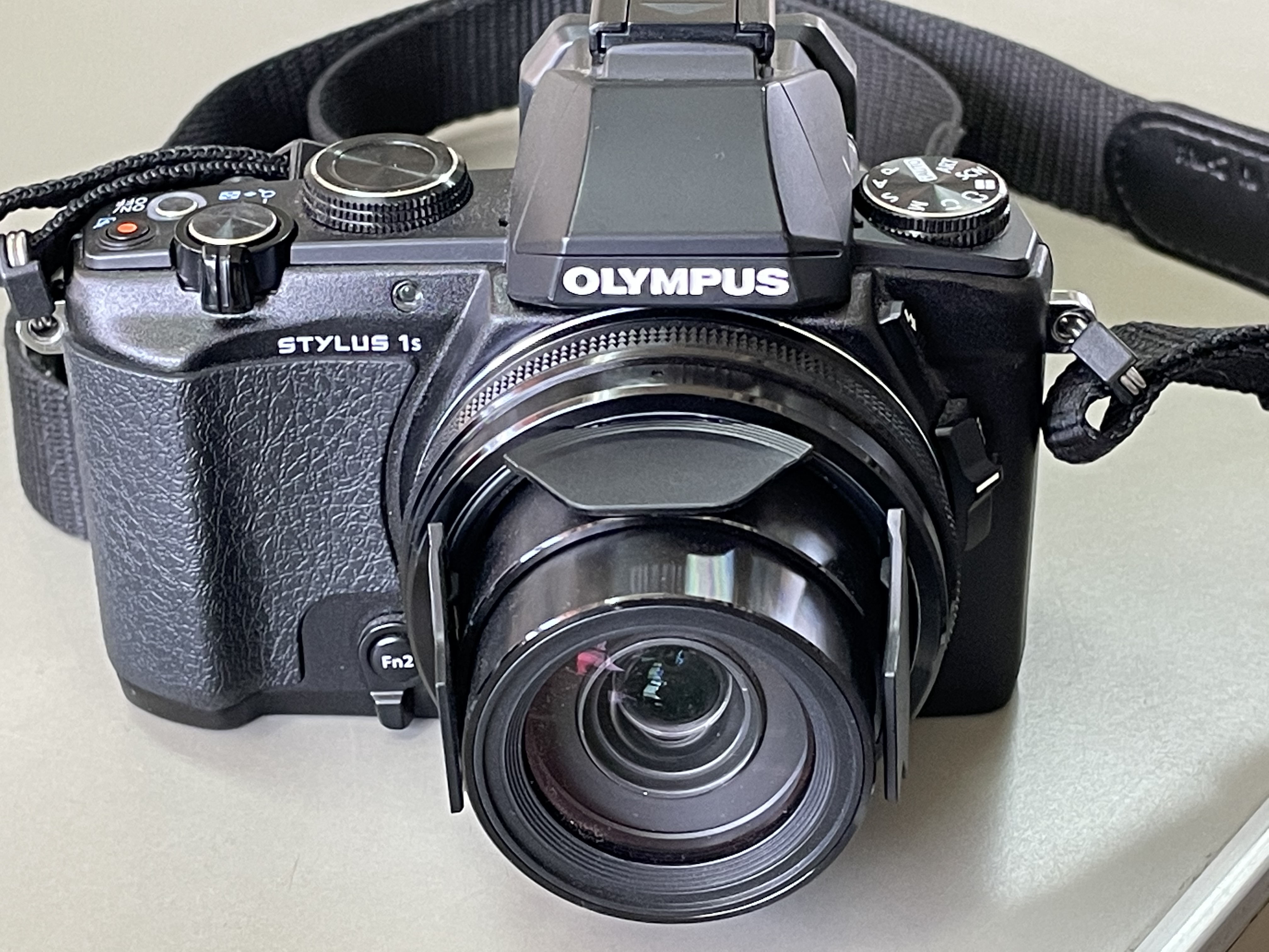 オリンパス OLYMPUS STYLUS1 & 取り出し ハクバ 三脚