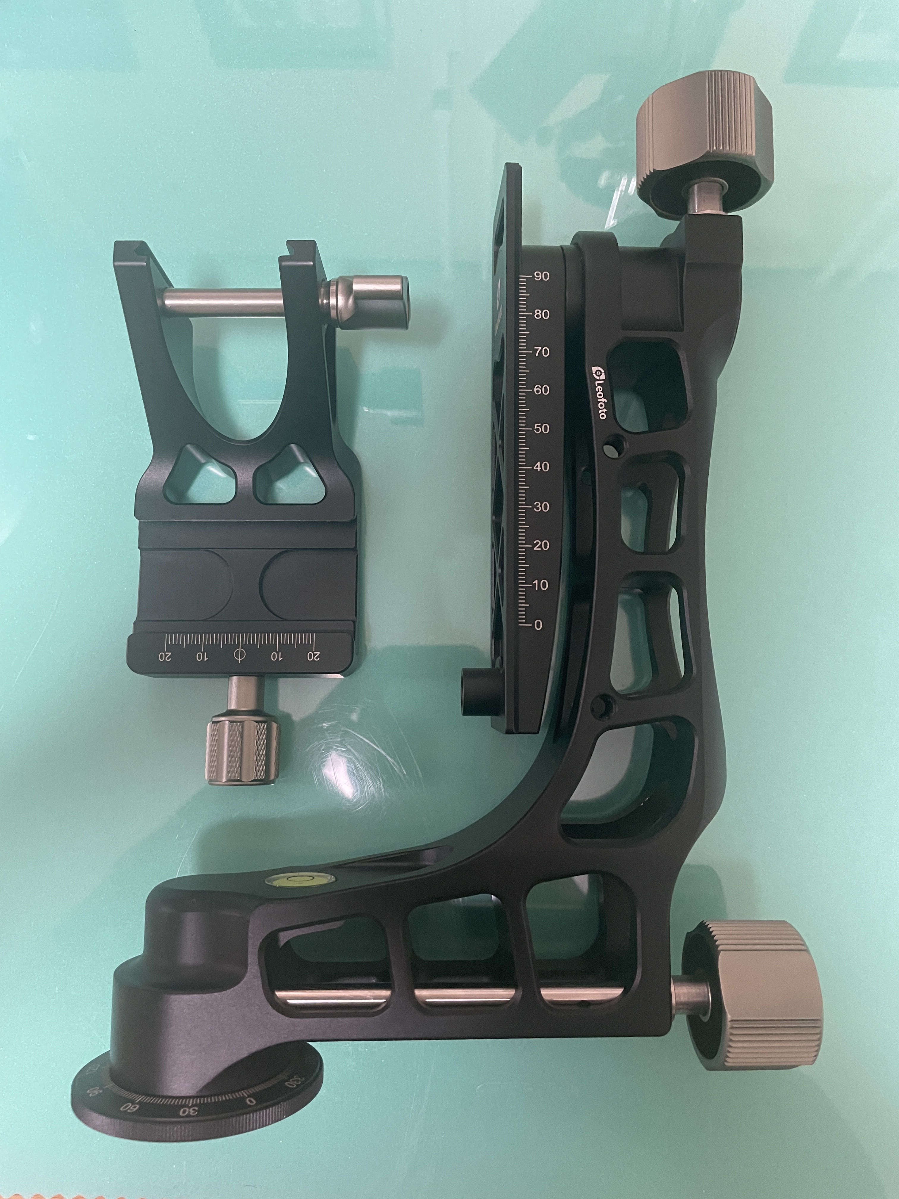 新品)Leofoto(レオフォト) カーボン5段三脚 LS-365C+PG-1 新品)Leofoto(レオフォト) カーボン5段三脚 LS-365C+PG-1