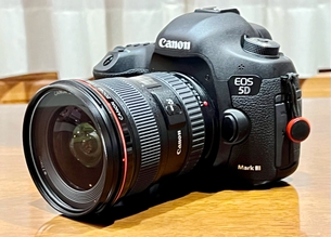 【美品】LAOWA 7.5mm F2 MFT コミュレビ」「エブリバディ・コンシェルジュ」｜マップカメラ