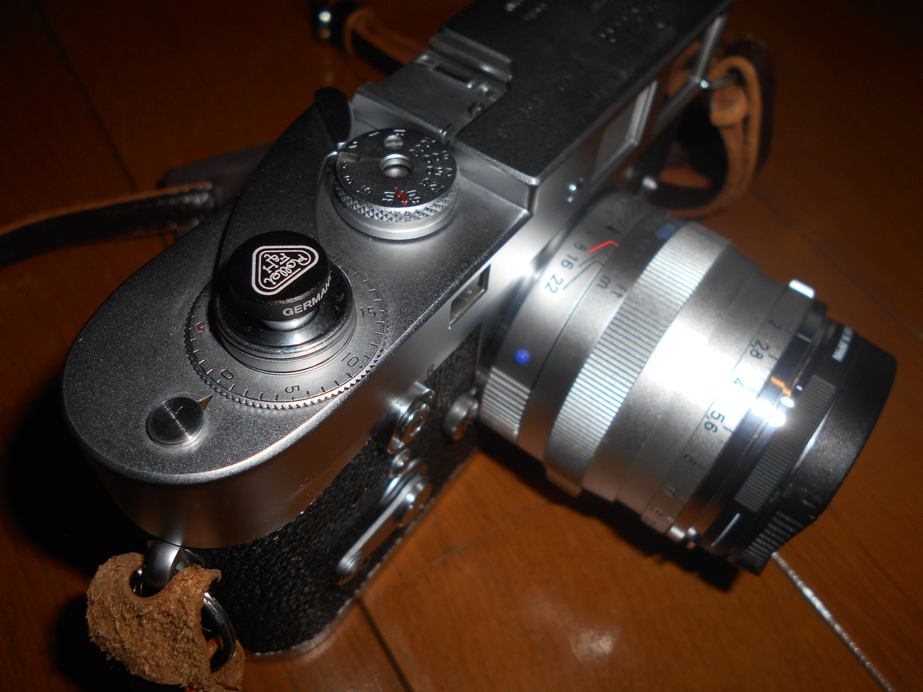 Rolleiflex 35 S シャッターボタン難あり ケース付き rol-shutter-b.jpg