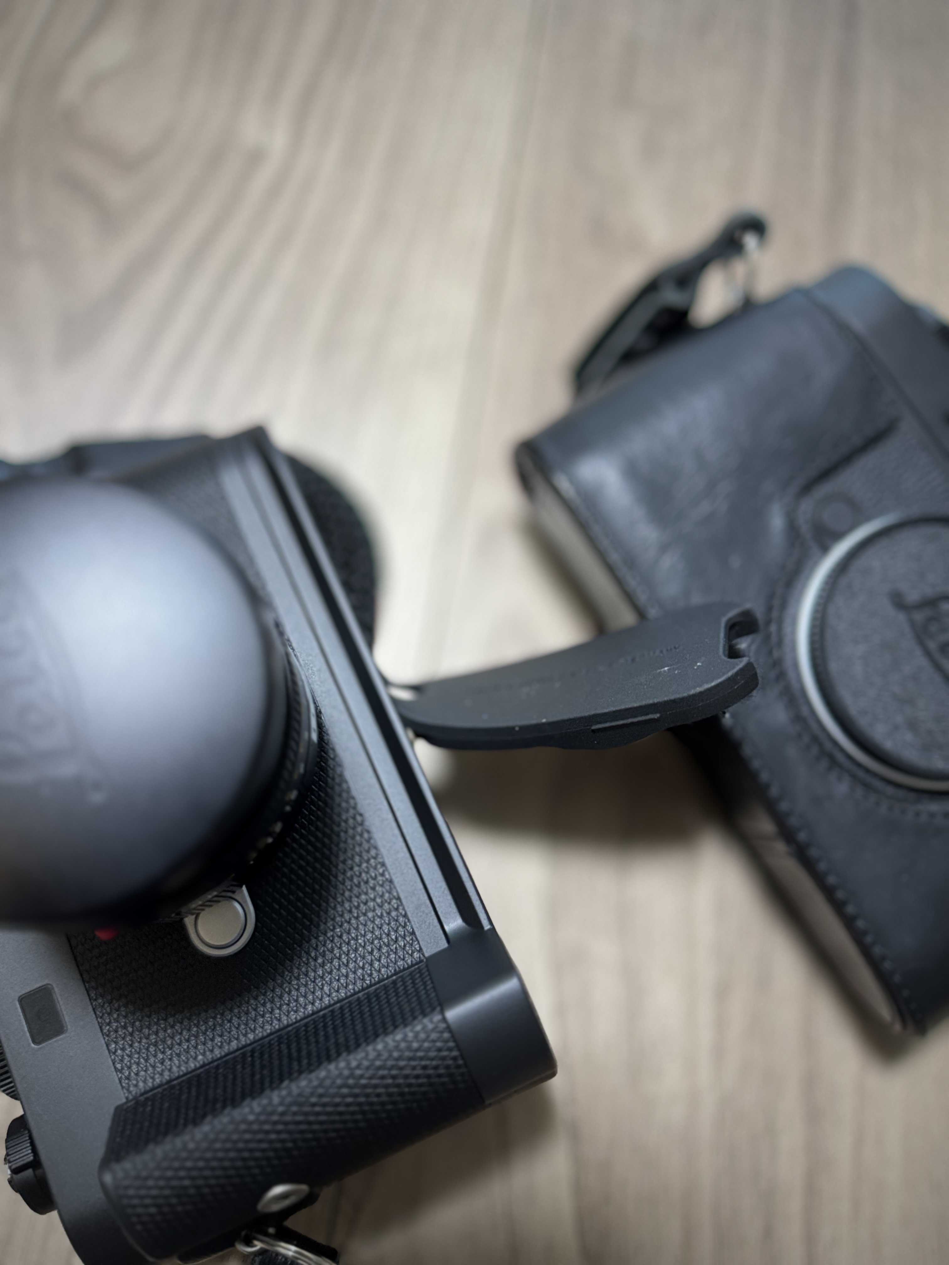 新品)Leica (ライカ) M11用ハンドグリップ ダイヤモンドパターン（商品